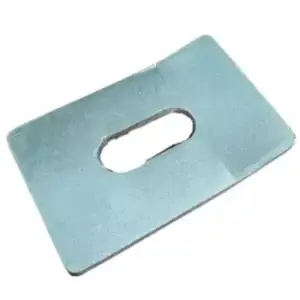 Clema; pieza tipo rectangular con un orificio en el centro