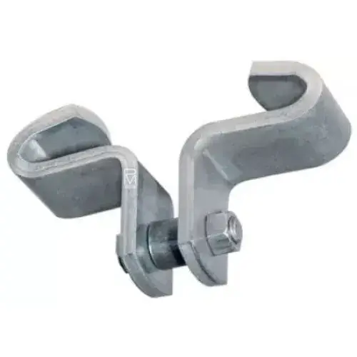 La mordaza para viga es de acero forjado, gris oscuro, con diseño robusto para asegurar estructuras metálicas.