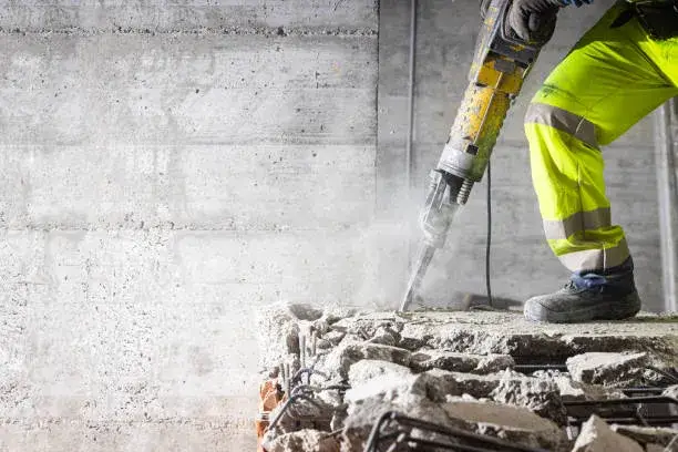 Broca de concreto profesional con punta de carburo, perfecta para realizar perforaciones limpias en materiales resistentes y duros.